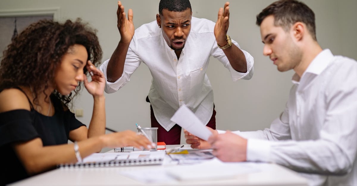 découvrez les meilleures stratégies de résolution de conflits pour gérer efficacement les différends. apprenez des techniques éprouvées et des approches adaptées pour parvenir à des solutions amiables et durables.