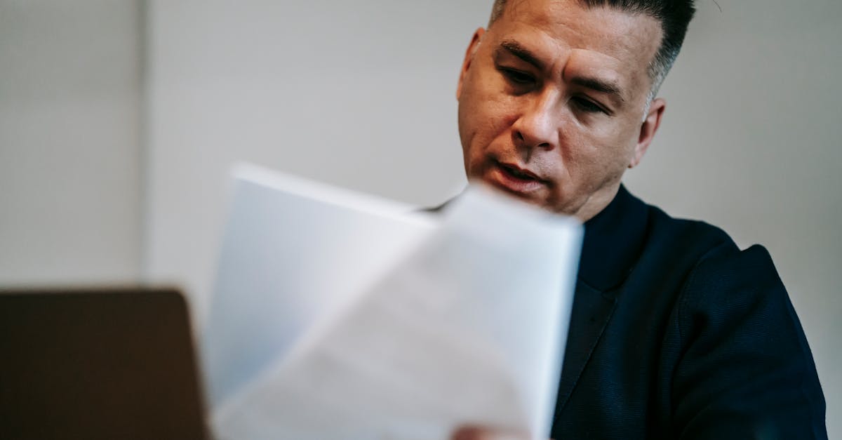 découvrez les enjeux de la responsabilité des employeurs dans le cadre du management des ressources humaines. apprenez comment assurer la sécurité, le bien-être et la satisfaction des employés tout en respectant les obligations légales et éthiques.