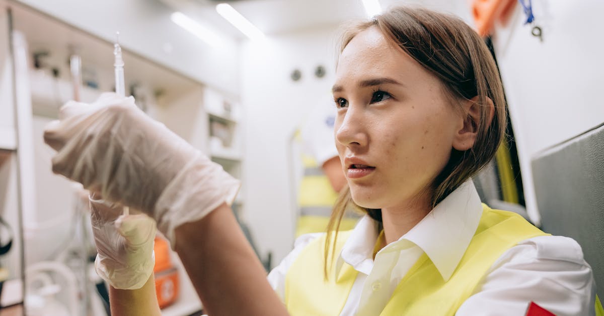 découvrez comment le 'digital first aid' peut vous aider à gérer les crises numériques, à protéger votre réputation en ligne et à intervenir efficacement en cas de problèmes sur les réseaux sociaux.