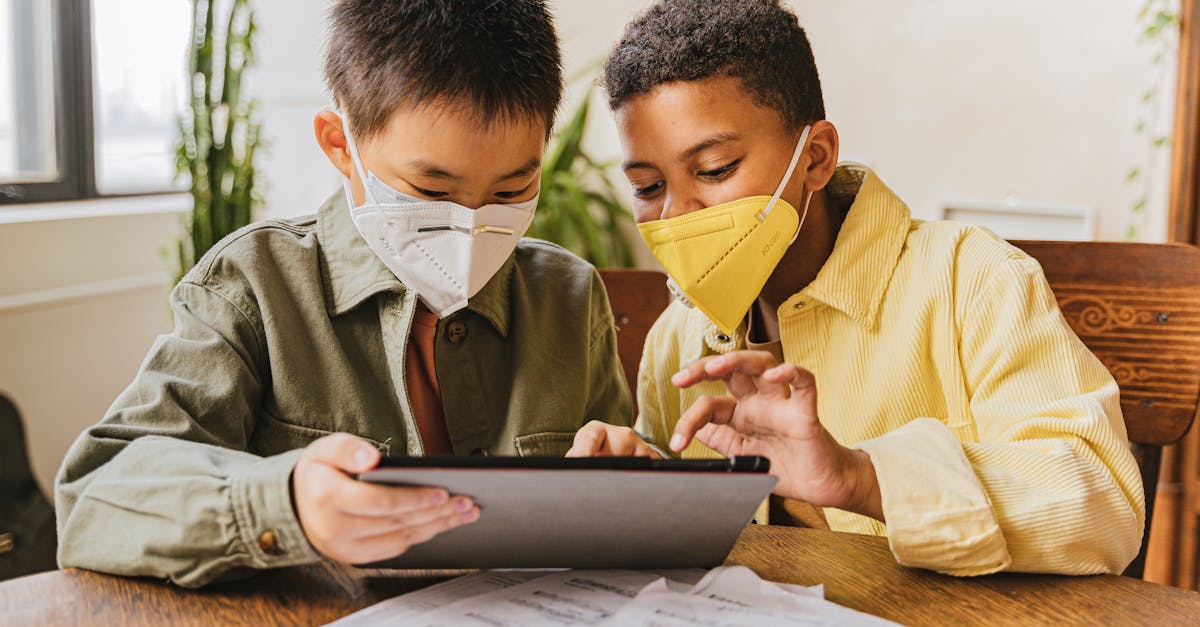 La protection des enfants en ligne : enjeux et solutions