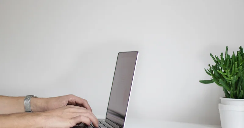 Première connexion : la procédure pas-à-pas qui manque partout