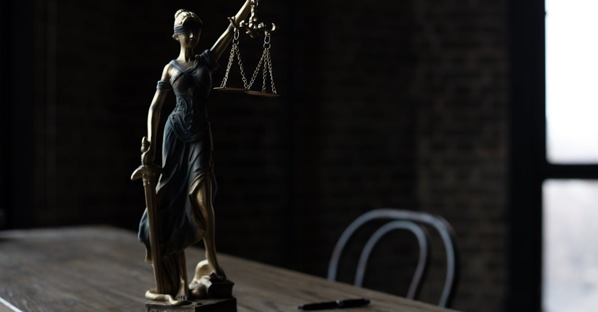 découvrez l'évolution juridique à travers le temps, en explorant les changements des lois, des régulations et des pratiques, ainsi que leur impact sur la société moderne. plongez dans les enjeux contemporains du droit et les perspectives d'avenir.