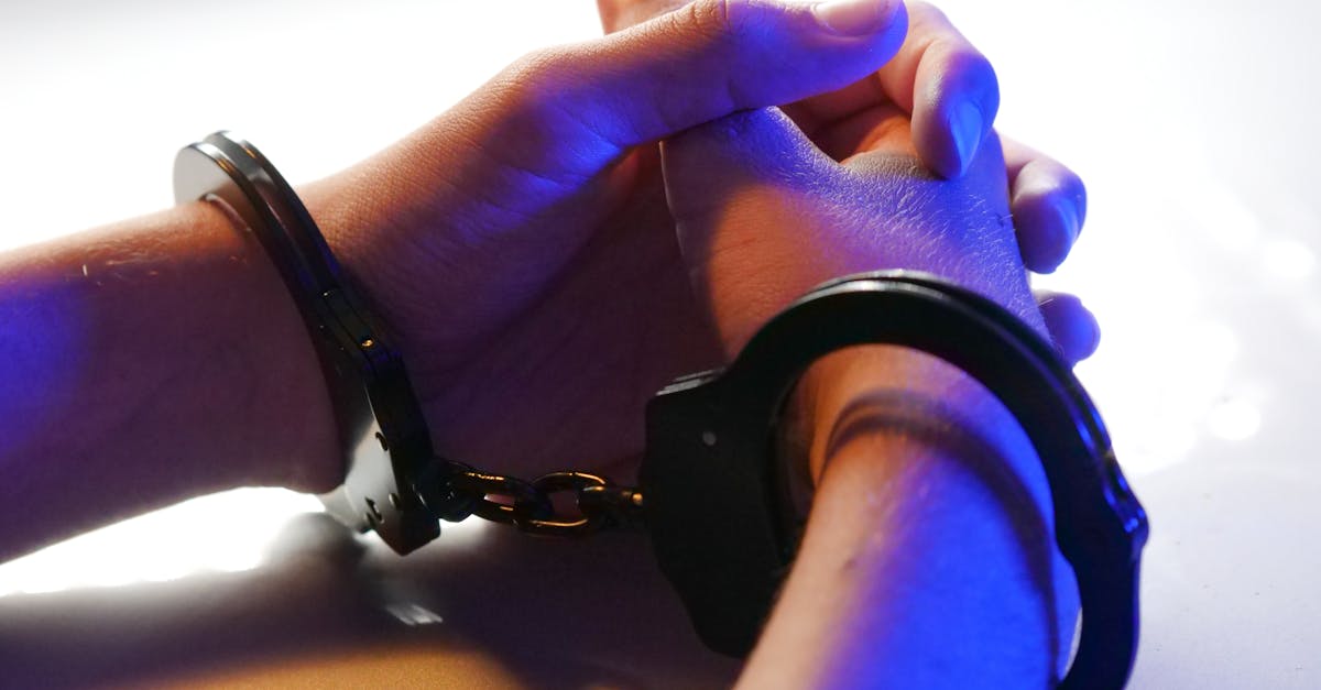 découvrez tout ce qu'il faut savoir sur le dépôt d'une plainte criminelle, y compris les étapes à suivre, les conseils juridiques et vos droits en tant que plaignant. informez-vous sur le processus judiciaire et protégez vos intérêts.