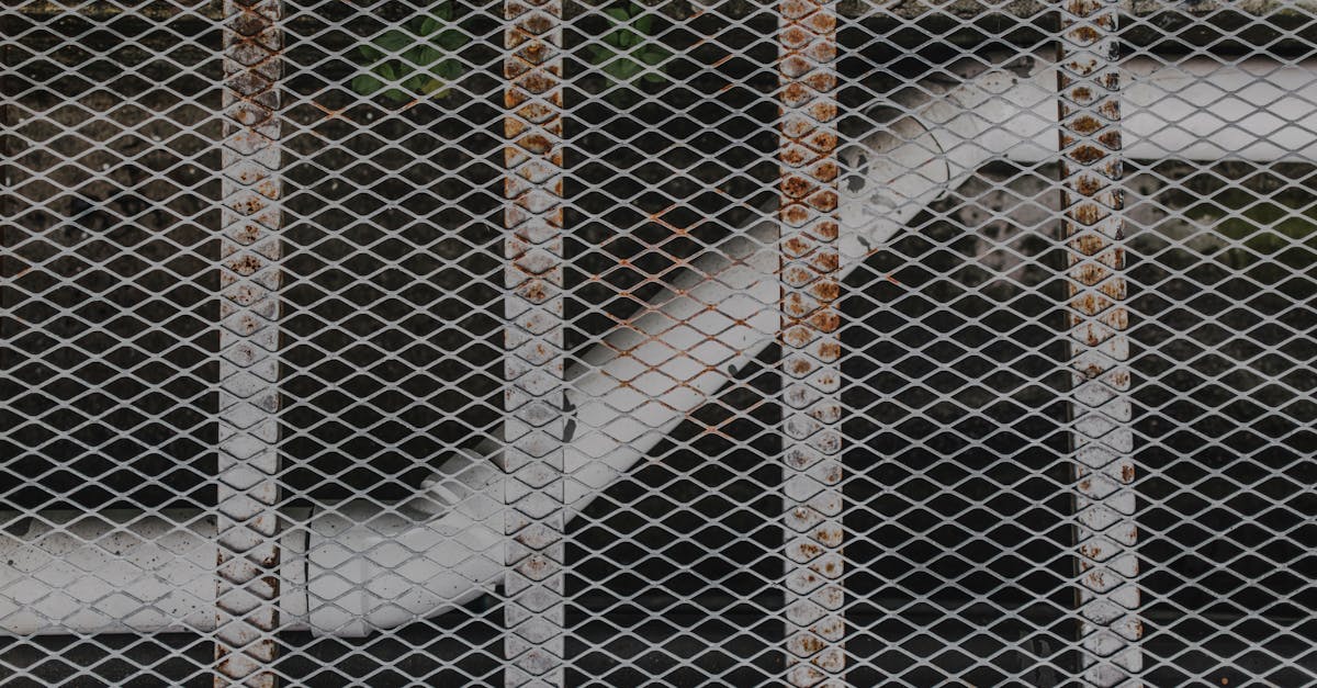 découvrez les enjeux et les stratégies de protection des infrastructures critiques, essentielles à la sécurité et au bon fonctionnement de nos sociétés. apprenez comment sécuriser ces ressources vitales face aux menaces modernes.
