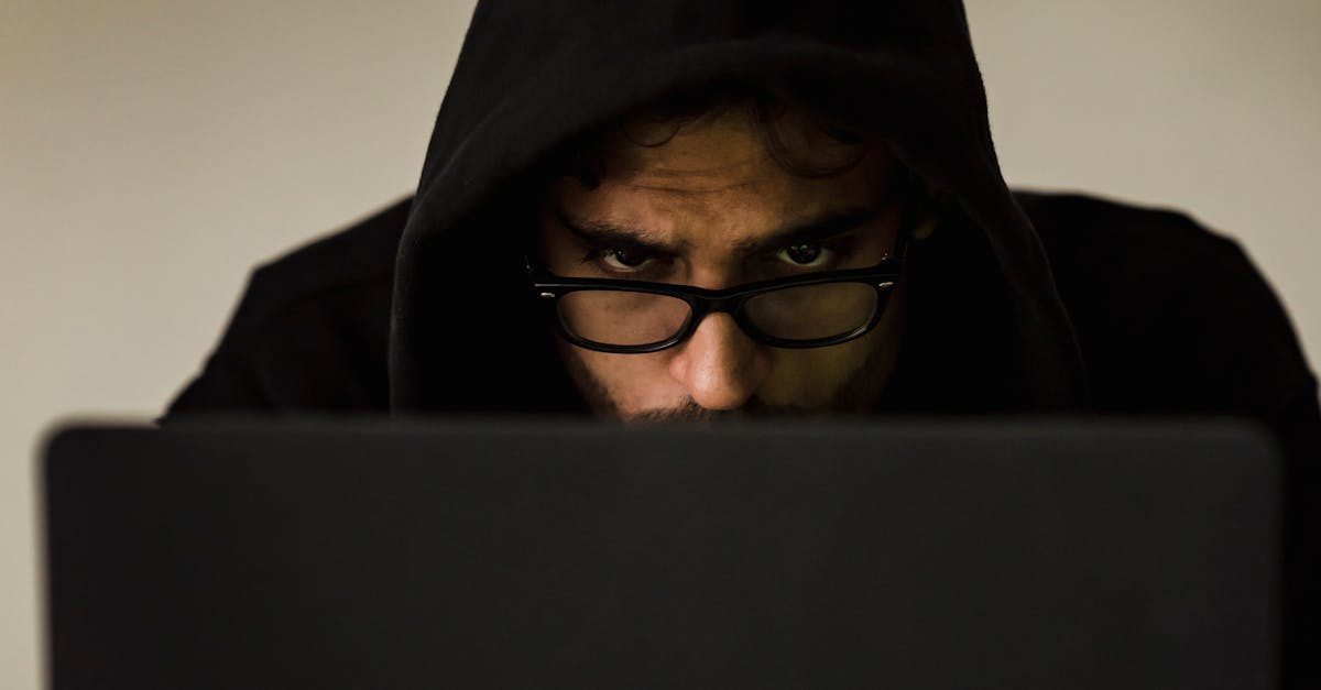découvrez les stratégies pour protéger vos informations personnelles et éviter les arnaques en ligne. apprenez à reconnaître les signes de fraude sur internet et les meilleures pratiques pour naviguer en toute sécurité.