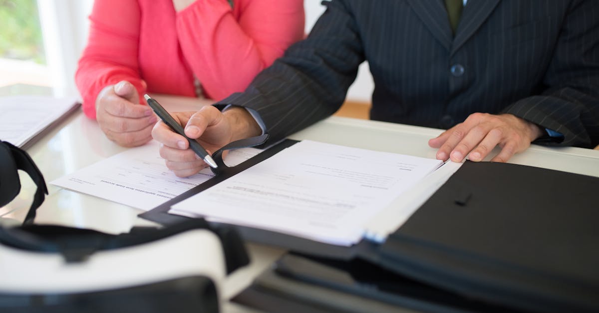 découvrez tout ce qu'il faut savoir sur les engagements contractuels : définition, importance, exemples et conseils pour assurer le respect des accords entre les parties.