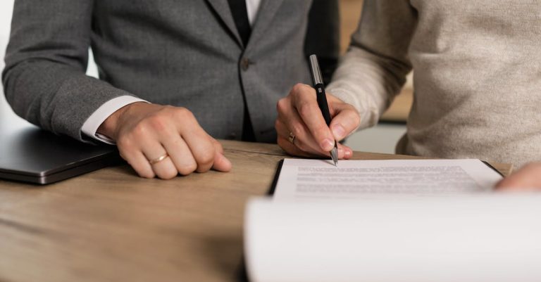 Solutions juridiques : comment naviguer dans le monde du droit en toute sérénité